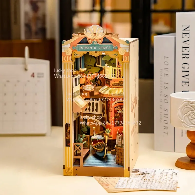 

Romantic Venice - A Miniature Gift for Art Lovers, An Exotic Dream Hidden Between The Pages