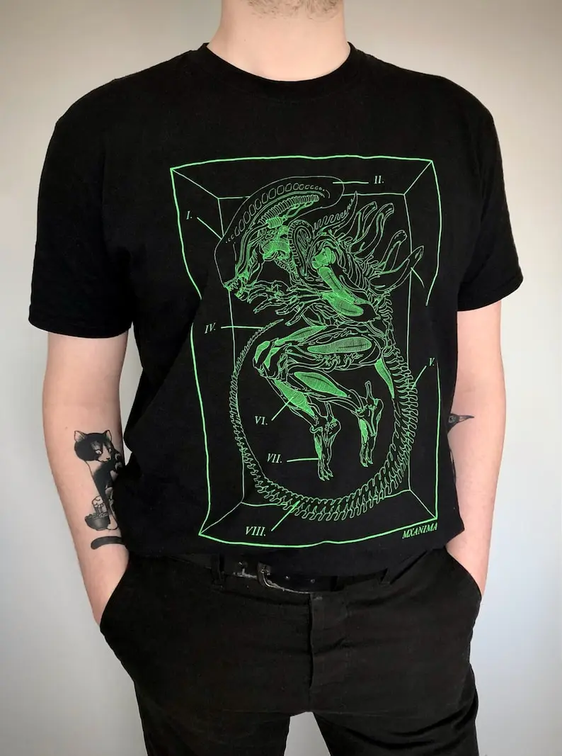 Xenomorph || Alien inspired || sci-fi - black T-shirt