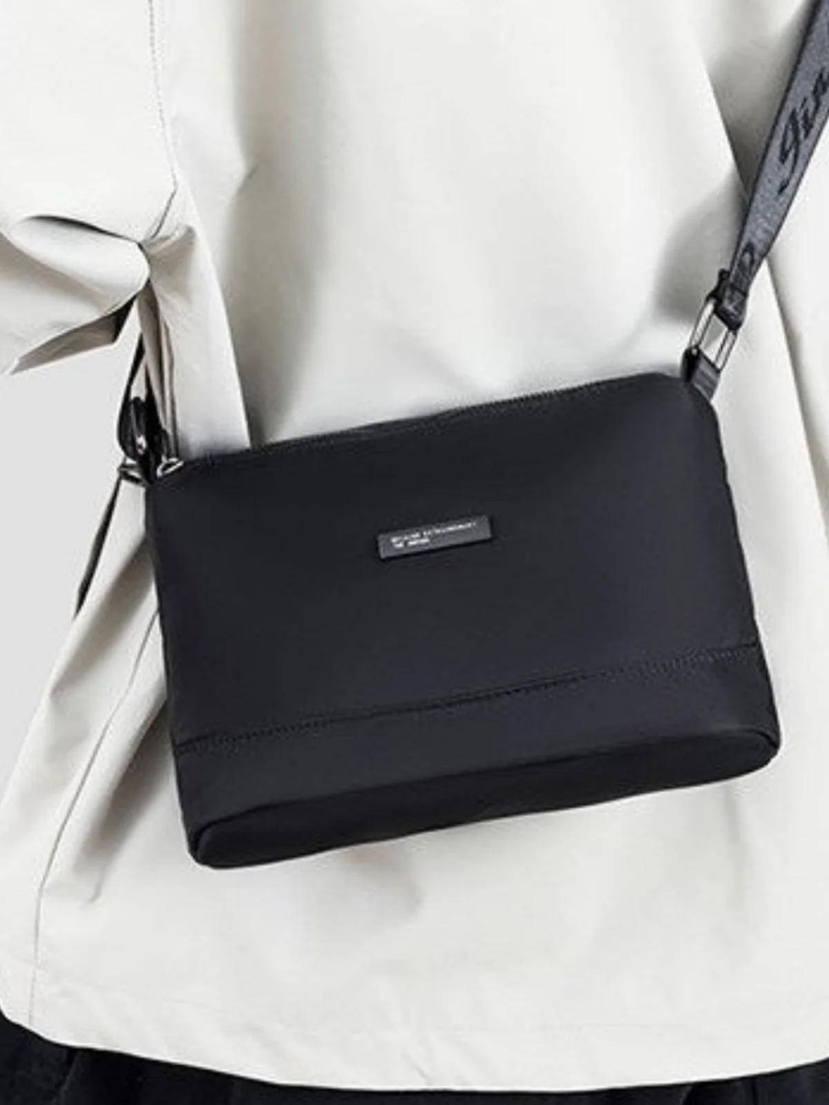 

Faionable Lightweight Durable Men's Single oulder Bag Large Capaci Slant Crossbody Bag Commuting Small Bapa