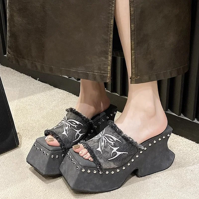 2024 New Vintage Slippers Height Increasing High Heel High Quality Embroidery Women Cozy Shoes Versatile Mature Chaussures Femme