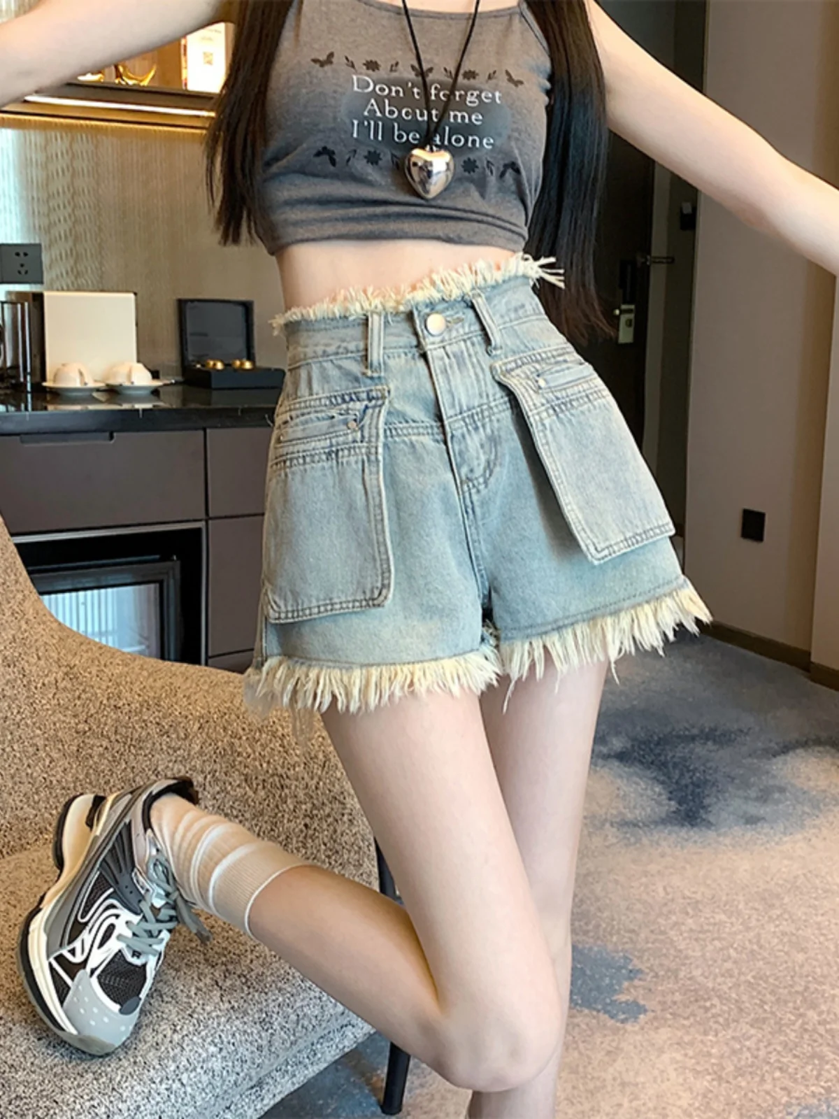 

Retro Raw Edge Wide Leg Denim Shorts for Women's Summer New High Waist Loose Oversized A-line Hotpants Big Pocket Short Pants ﻿