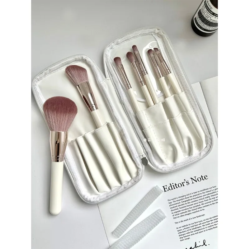 Set of brushes, makeup , set of eyeshadow , portable , a full set of tools, eyeliner brushes.