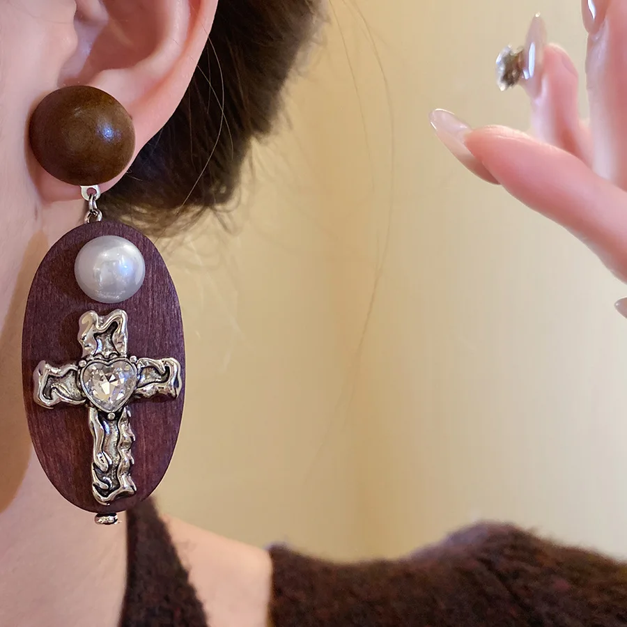 أقراط مرصعة بالألماس واللؤلؤ الخشبي البيضاوي أقراط فضية فرنسية مستوحاة من الطراز القديم إكسسوارات أذن بنية فاخرة