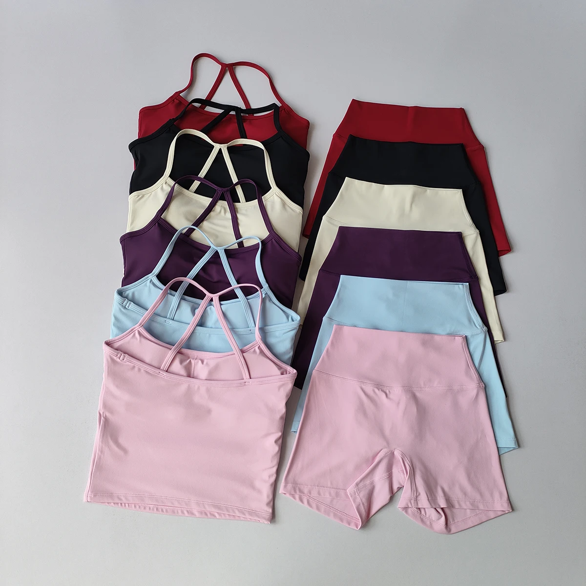 ロングラインストラップトップセット ヨガ ジムセット シームレスバックレス スポーツブラトップ タンクトップ ヒップリフトレギンス ジムショーツセット スポーツセット