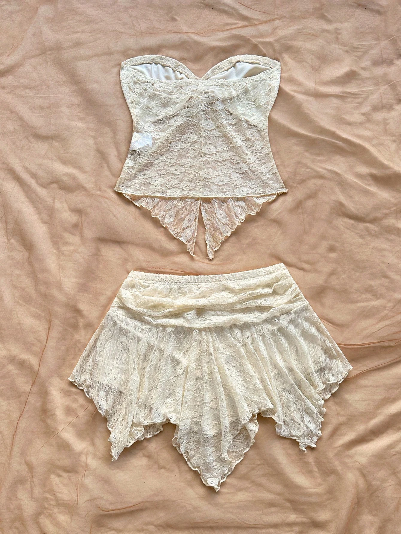 女性用2ピースレースセット、ストラップレスツイストフロントク - Asymmetric Top Women のレビューと価格