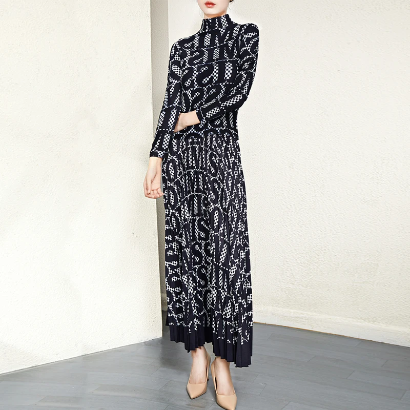 Fast Delivery Factory Outlet High Quality Pleat Set Letter Print Long Sleeve Top and Printed Long Pleated Skirt Two Piece Sets