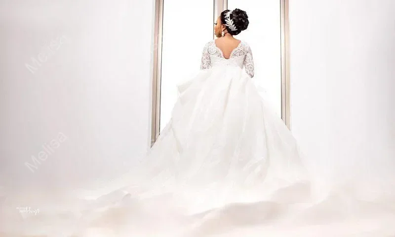 Abiti da sposa personalizzati con scollo rotondo e applicazioni in pizzo, abiti da ballo gonfi, strascico da cattedrale, maniche lunghe in raso, abiti da sposa