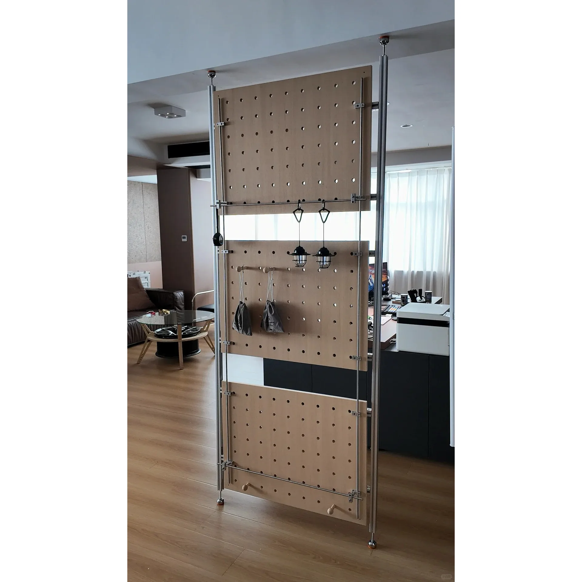 Indomitable non-punching aluminum profile hole plate storage coat rack entrance porch partition multi-functional rack