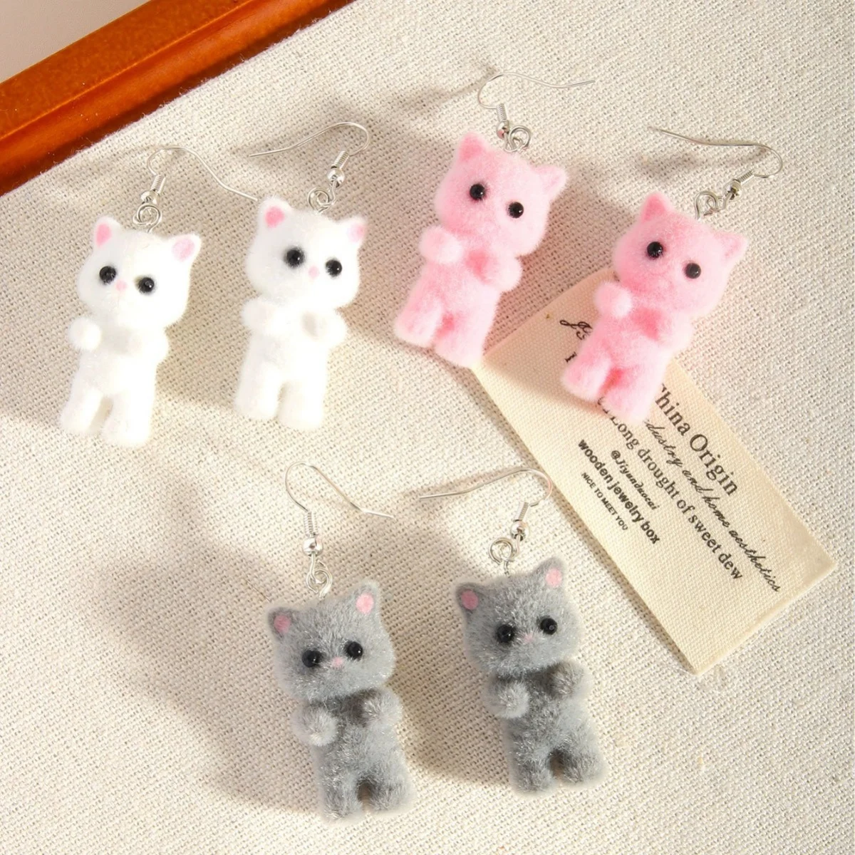 Light Luxury Three-…