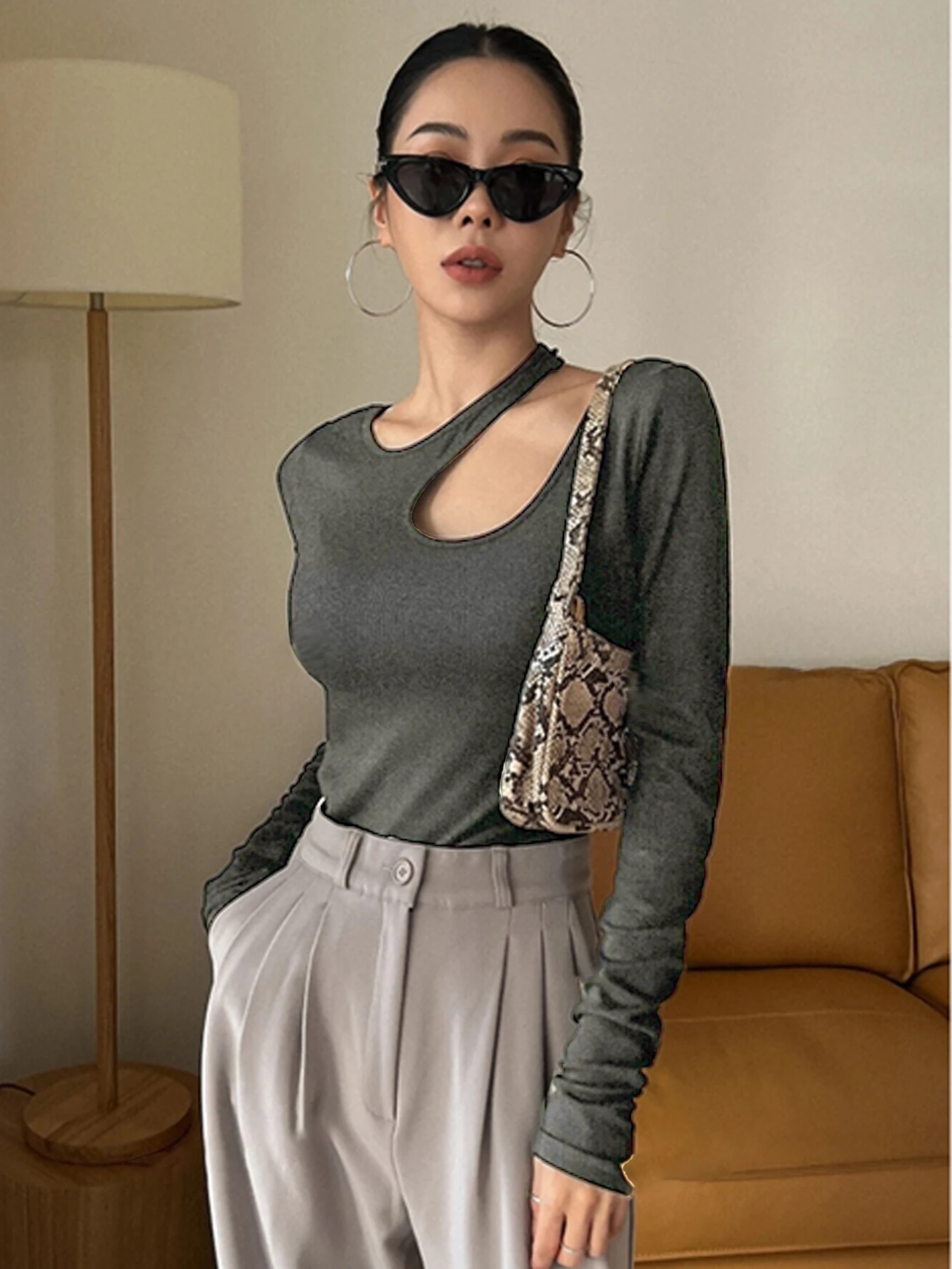 

Женская футболка с изогнутым подолом и принтом змеиной кожи, повседневная футболка с длинными рукавами на весну и осень, женский топ для повседневной носки