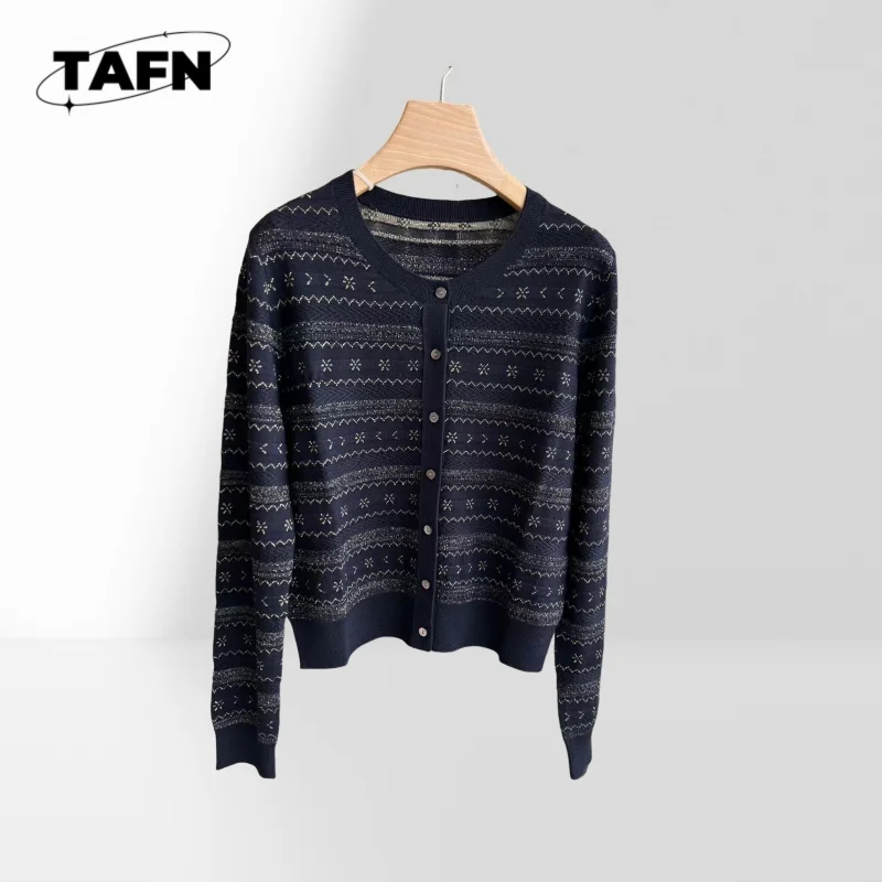 

Женский кашемировый кардиган-свитер — мягкий, теплый и идеально подходит для повседневного использования. Тепло для повседневной носки AI1510.