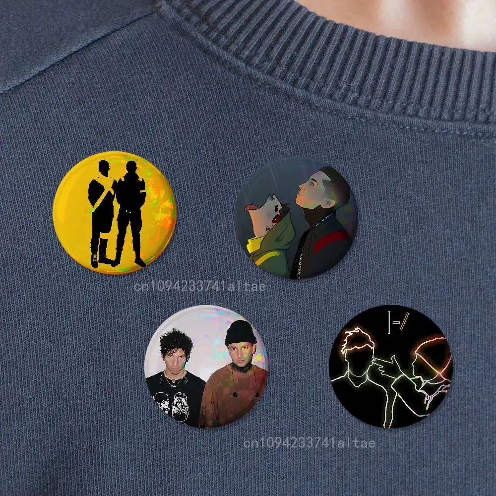 T-Twentys P-Pilots-S ONE Badges Round Cosplay Pin Bag Decor Fans Collect Friends Gifts Brooch Souvenir