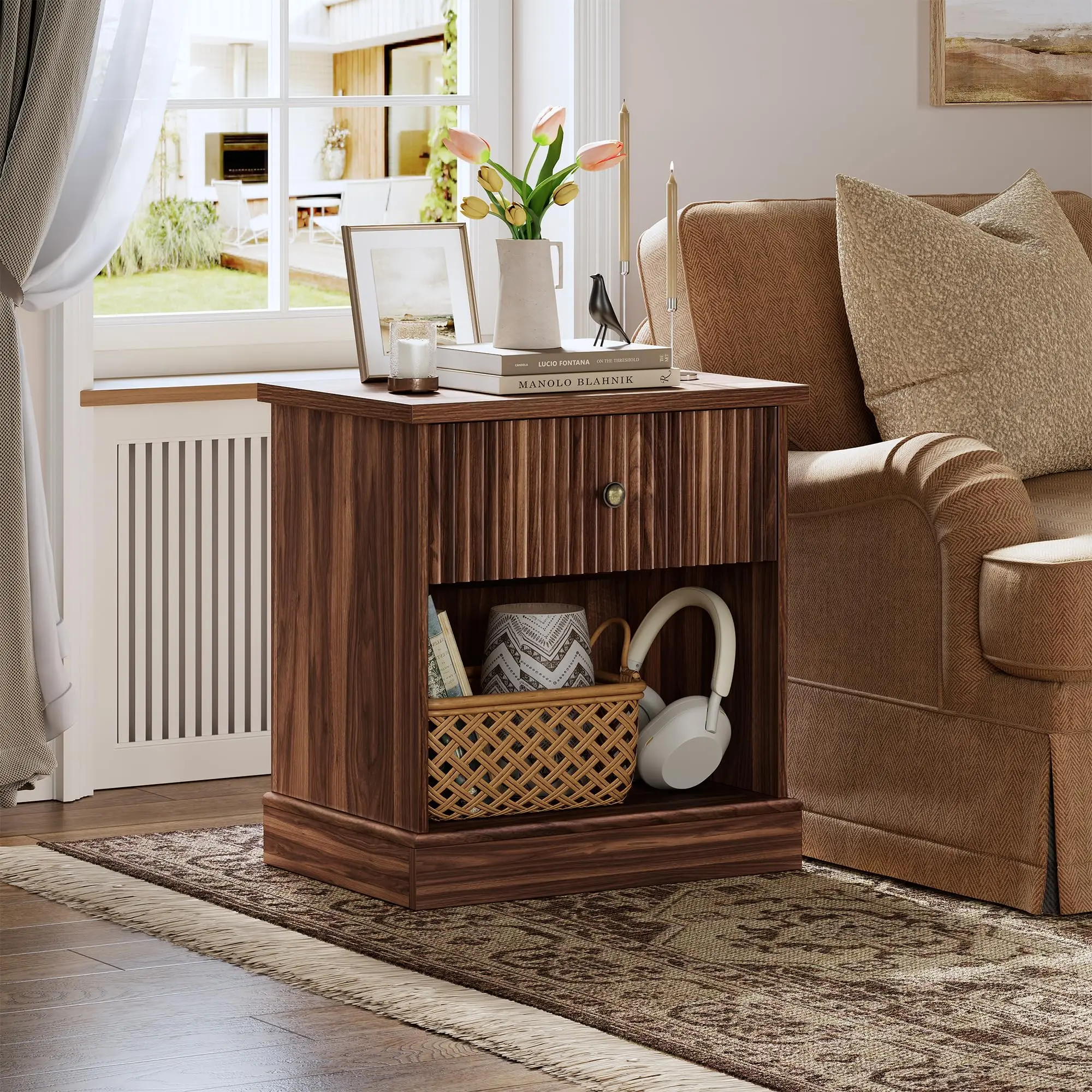 

Прикроватная тумбочка в стиле Mid-Century Modern с рифленой отделкой и выдвижным ящиком, компактная тумбочка с местом для хранения, современный акцентный прикроватный столик для спальни