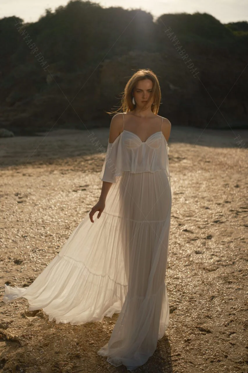 Schatz-Chiffon-Brautkleid in A-Linie, schulterfrei, einfache Braut-Strandkleider, Rüschenröcke DW1036