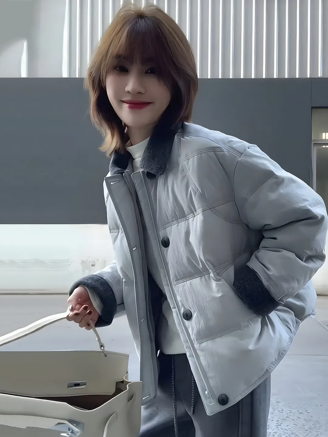 

Повседневная модная утепленная хлопковая куртка для женщин, зимняя, новый корейский стиль, свободная, стройнящая, с утеплением, с воротником