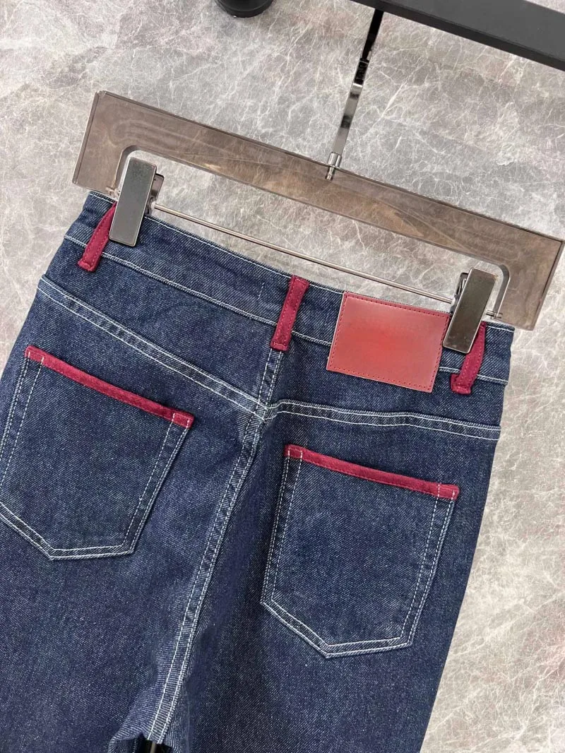 Jeans da donna nuovi autunnali 2024 Jeans casual a tubo dritto da strada per ragazze alla moda e squisiti americani retrò blu intenso