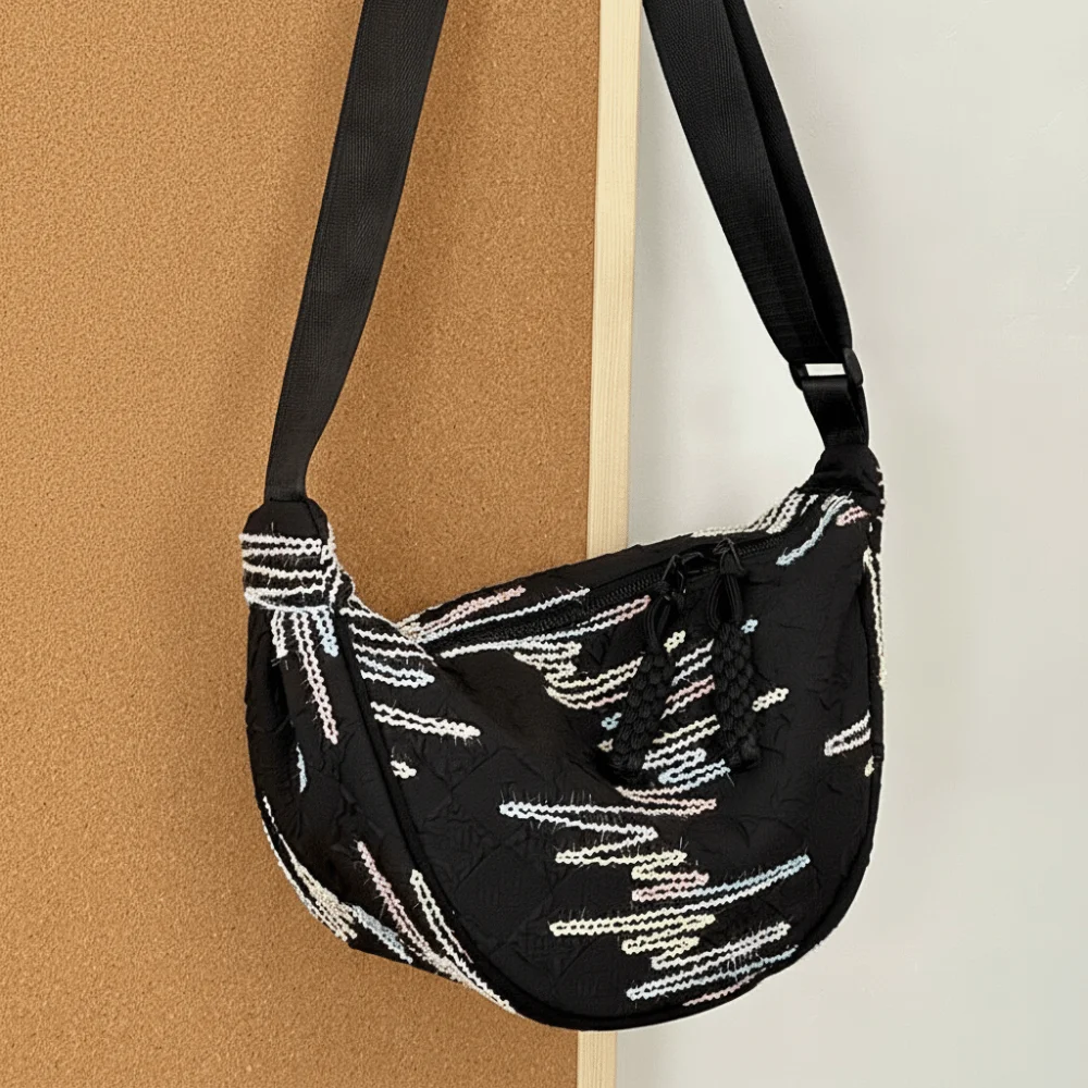 

Single-Shoulder Strap Women's Crossbody Bag Lightweight Nylon Messenger Bag Minimalist Vintage Girl’s Dumpling Bag