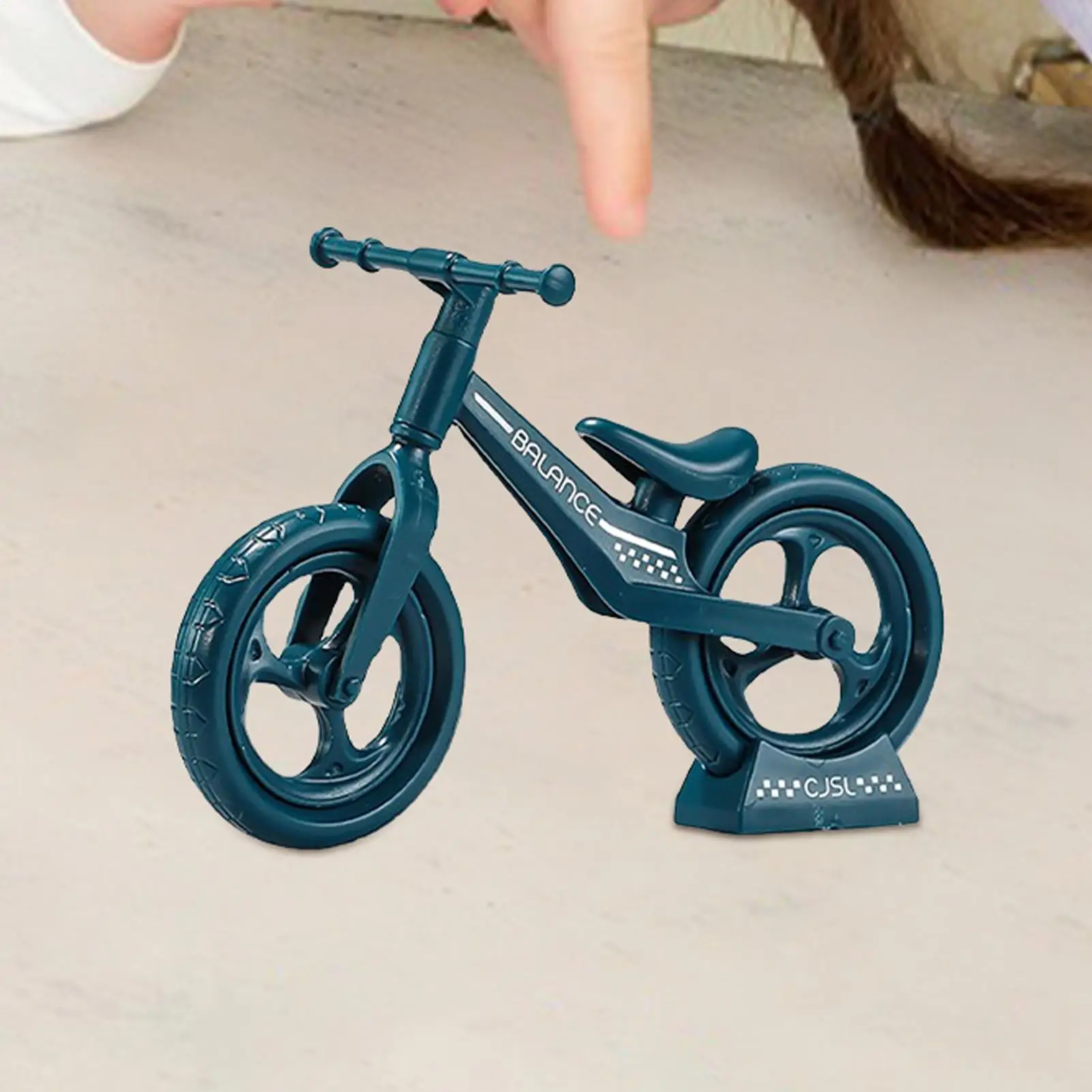 フィンガーサイクリングおもちゃ ミニチュアフィギュア フィンガートイ マウンテンサイクリングエクササイズ 指の器用さ デスクトップ エクストリームスポーツ装飾