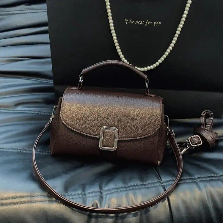 

2026 New Retro Small Square Bag Niche Versatile High-end Shoulder Messenger Bag Simple Texture Commuter Bag