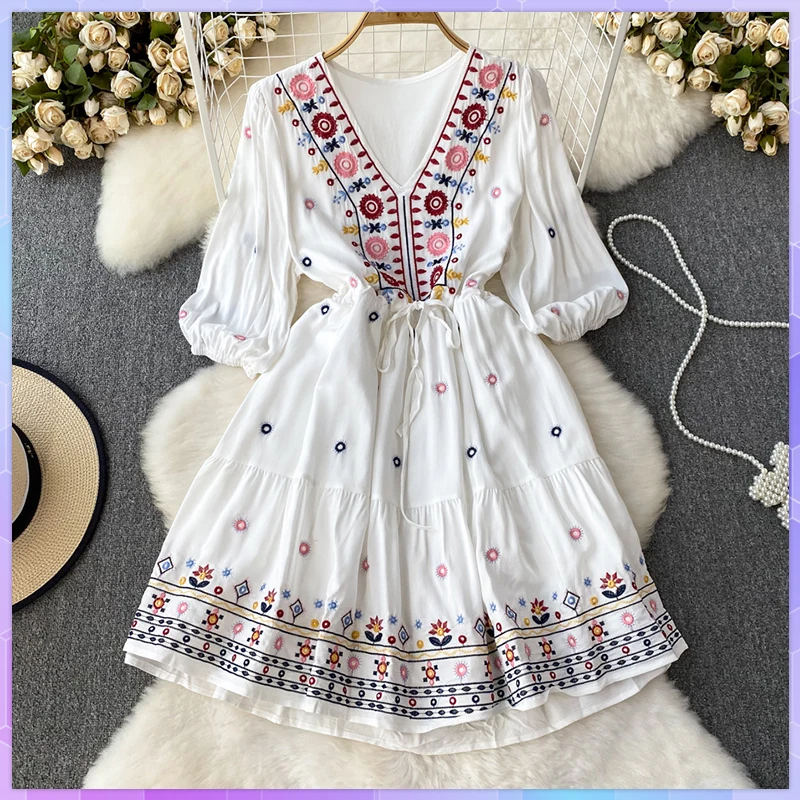 

Spring Autumn Women's Dress Retro Bohemian Embroidered Flower V-Neck Lantern Sleeve High Waist Pleated Dresses Female Vestidos