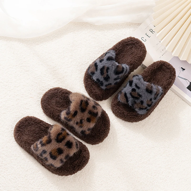 

Winter New Flat Heel Children's Shoes for Girls, Fashion Leopard Pattern Plush Slippers, Comfortable and Warm One Word Drag 2025