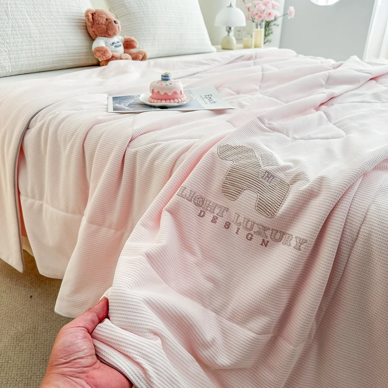 

1pc Waffle Summer Quilt with embroidery Single/Queen Size Quilted Air Condition Duvet Soft edredones para cama (no pillowcase)