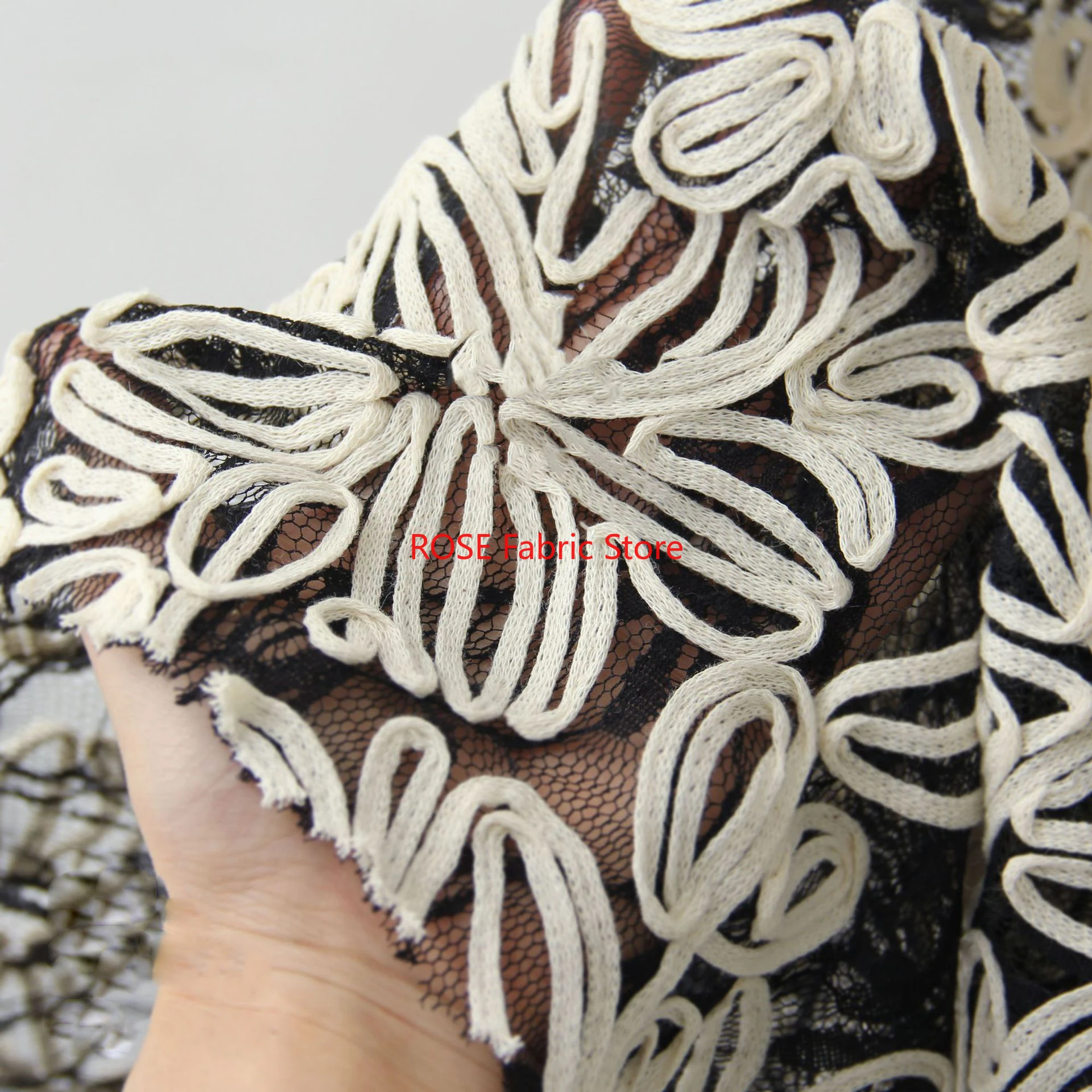 

1-ярдовая мягкая сетчатая кружевная вышитая ткань с 3D цветком, модельерская ткань