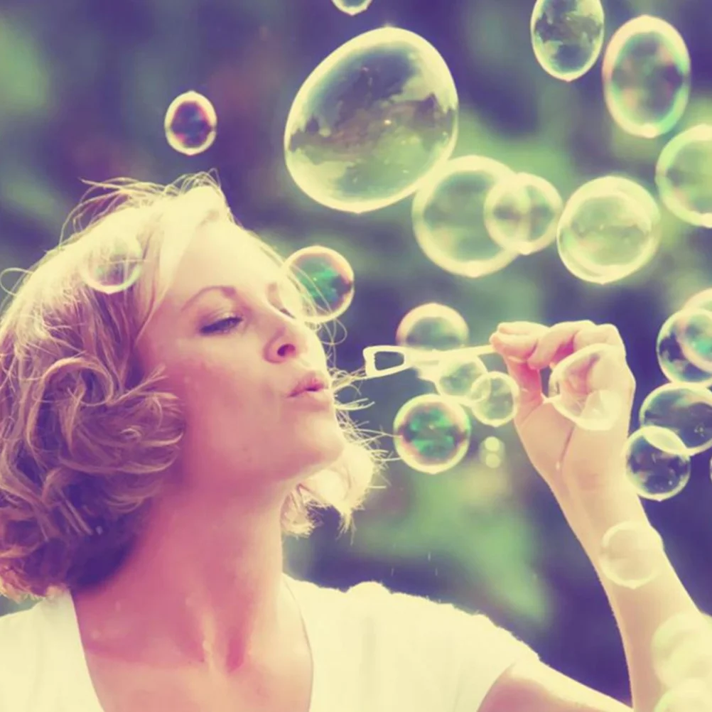 24 قطعة من أعواد الفقاعات الفارغة على شكل قلب قابلة لإعادة الاستخدام وقابلة للغسل زجاجة فقاعات بلاستيكية للمناسبات الخارجية والعطلات الصيفية والترفيه للأطفال