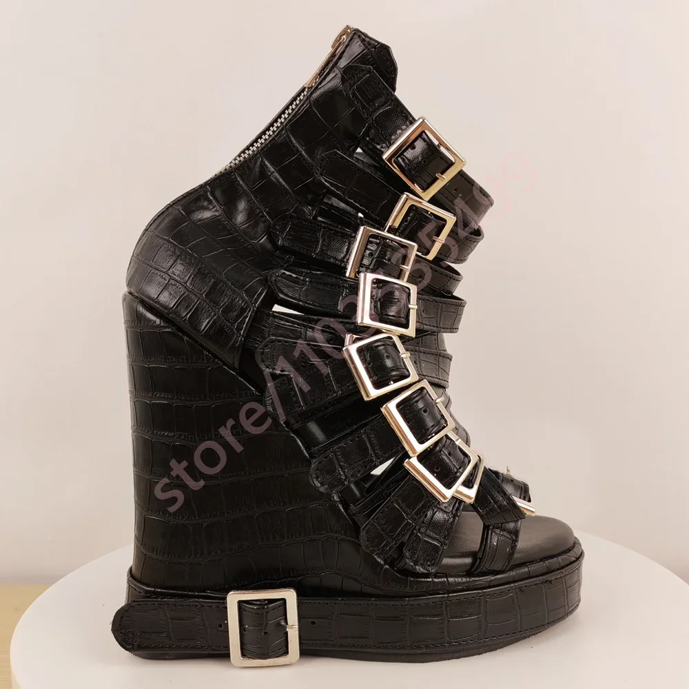 

Летние пикантные женские босоножки на танкетке с пряжкой на ремне, новинка 2025, модные вечерние подиумные римские сандалии на толстой подошве с открытым носком и полыми высокими каблуками