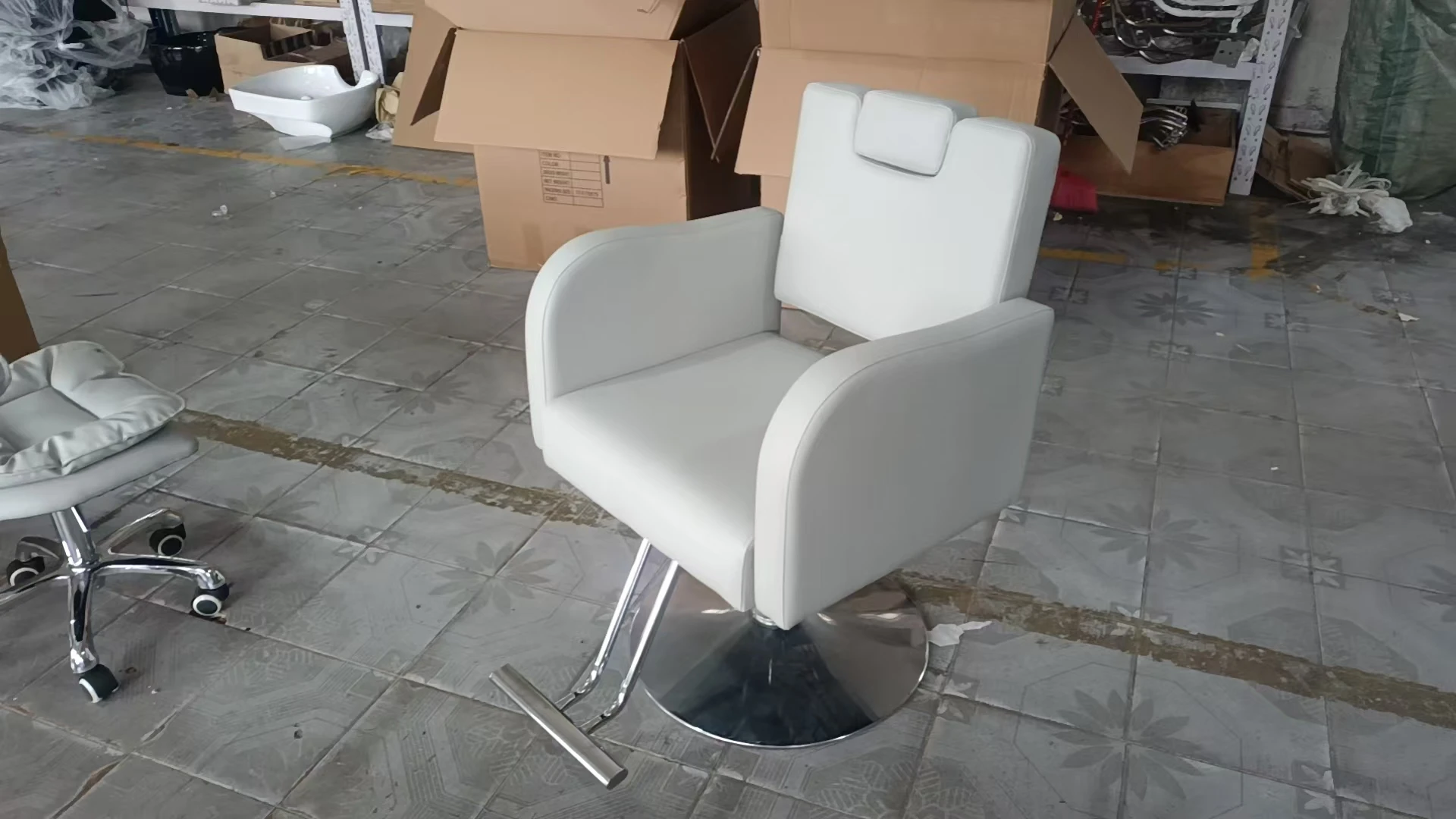 for Barber Shop & Salon Workshop Professional Synthetic Leather Barber Chair with Reclining Function 360 Degree Rotation