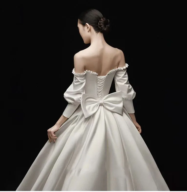 Robe de mariée rétro palais simple et mince, une génération de cheveux, robe de mariée en satin, manches longues, épaule à un mot, hiver, nouveau, 2024