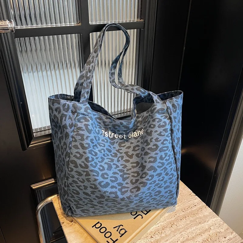

2025 New Large Leopard Print Canvas Tote Bag, Women's Casual Shoulder Sling, Fashionable Underarm Handheld Purse.