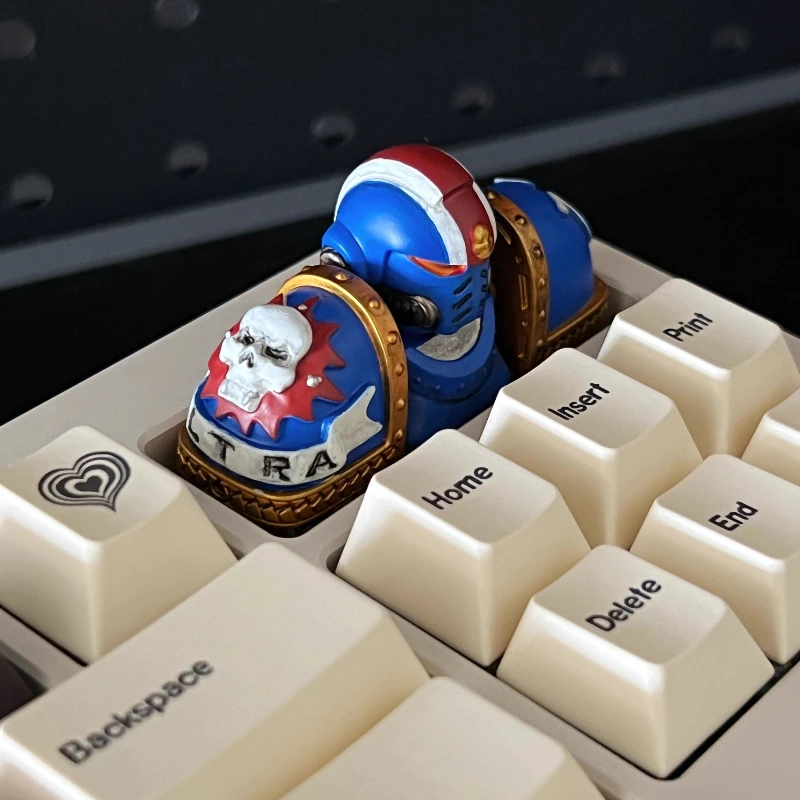 WH40K Keycaps Captain Titus Artisan Character Keycap Resin Material Customization Gaming Accessories Pointing Key Cap for Gift