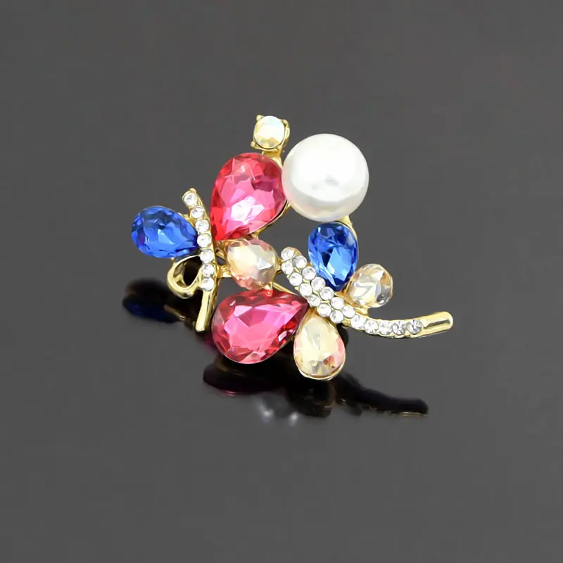 

Fashion Butterfly Brooch For Women Cute Pink Insect Rhinestone Pearl Lapel Pin Suit Luxury Clothing Accessories Gifts 159