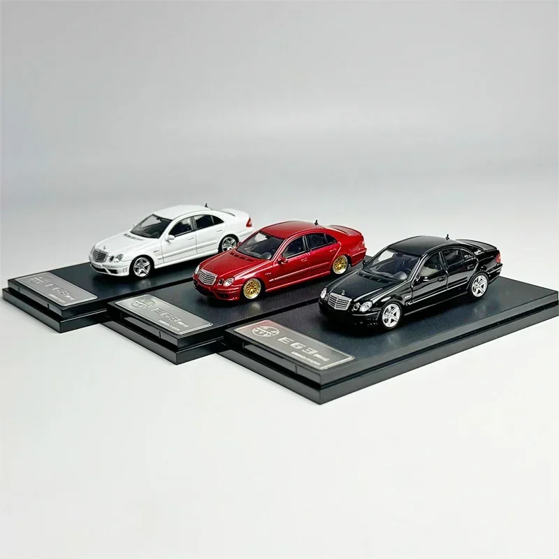 

(Pre-order) MK MODEL 1:64 E63 W211 Classic black /White /Red limited999 Diecast Model Car