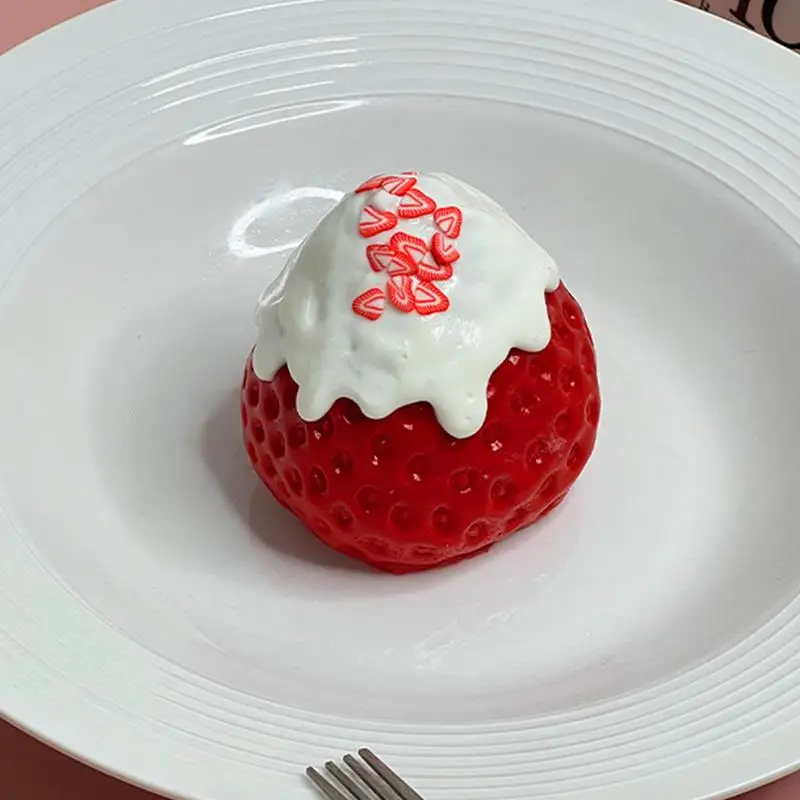 สตรอเบอร์รี่ความเครียดของเล่นบีบ Fidget Ball ซิลิโคนบีบของเล่นสําหรับผ่อนคลายและบรรเทาสําหรับเด็กวัยรุ่น