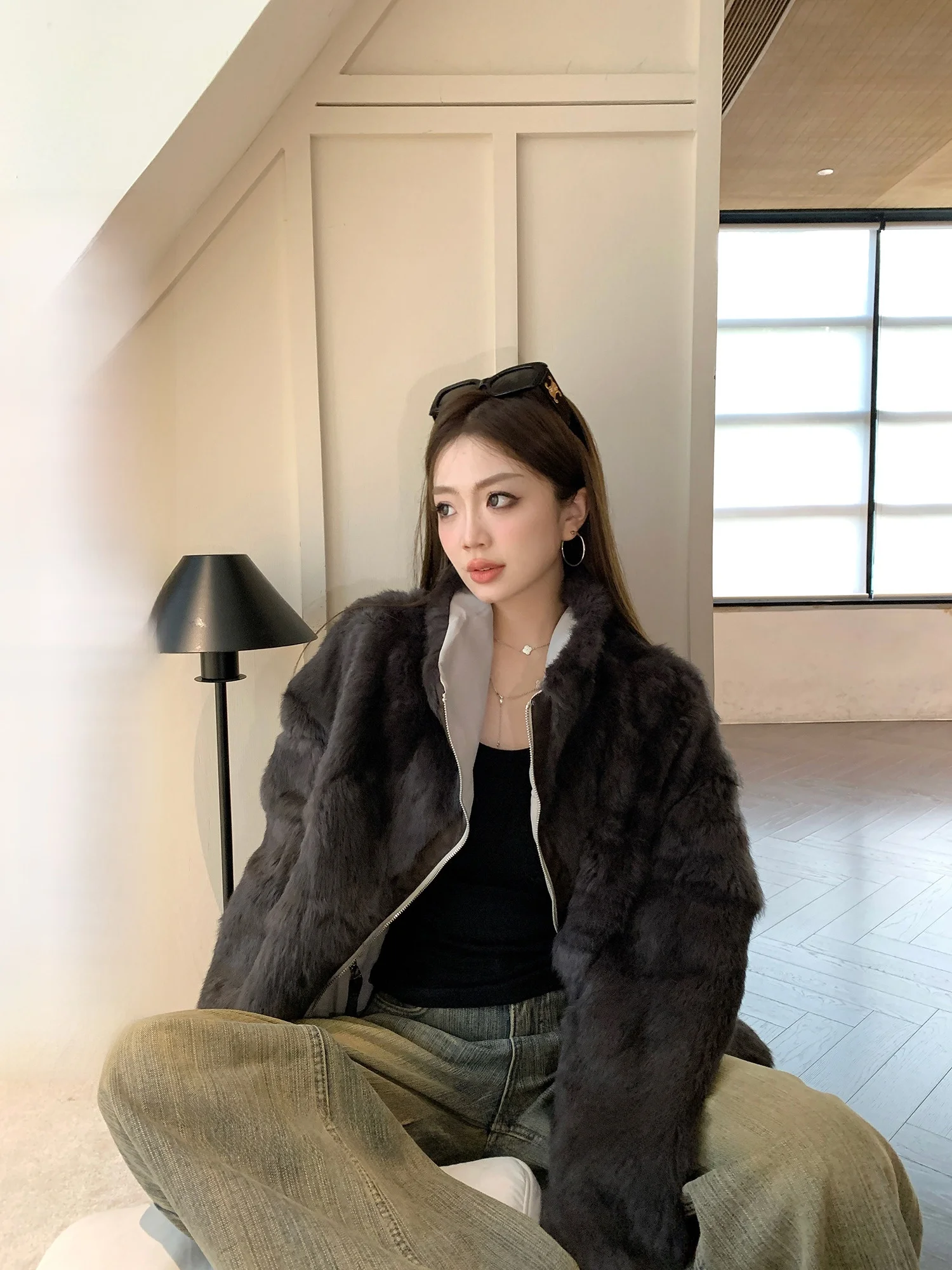 両面着用可能なラビットファーレザーコート レディース新作冬用ファーアウター Aeo 高級感 隠れた二重解釈