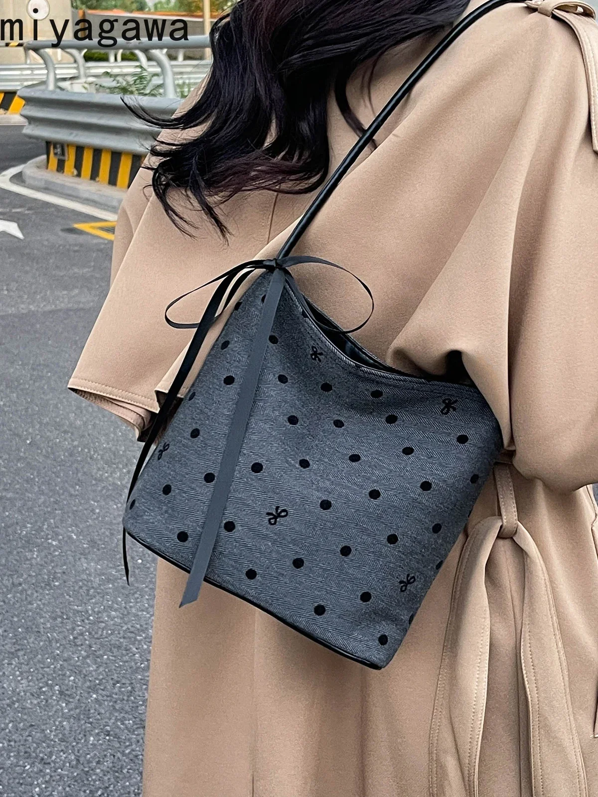 

Miyagawa Niche Polka Dot Handbag for Women 2024 New Versatile Single Shoulder Underarm Bucket Bags Small Handbags