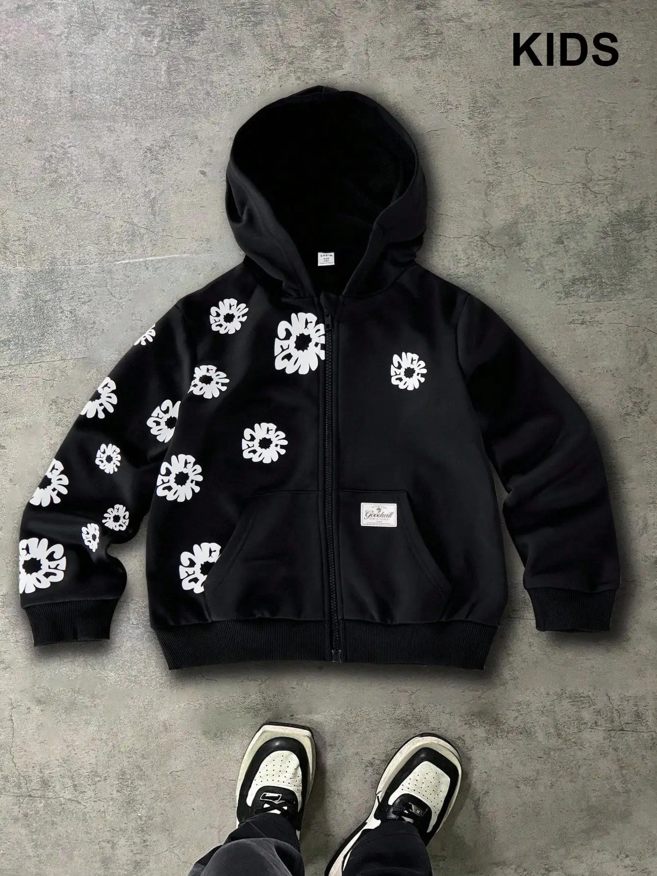 

Детская черная толстовка на молнии с белым цветочным принтом, свободного кроя, повседневная.