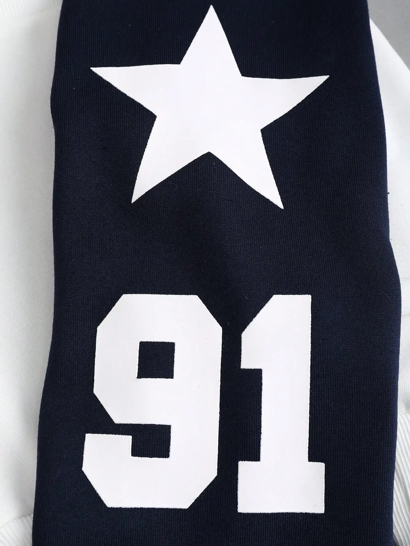 Schulterfreies Crop-Sweatshirt für Damen mit numerischer Grafik, Farbblock-Langarmpullover für den Herbst