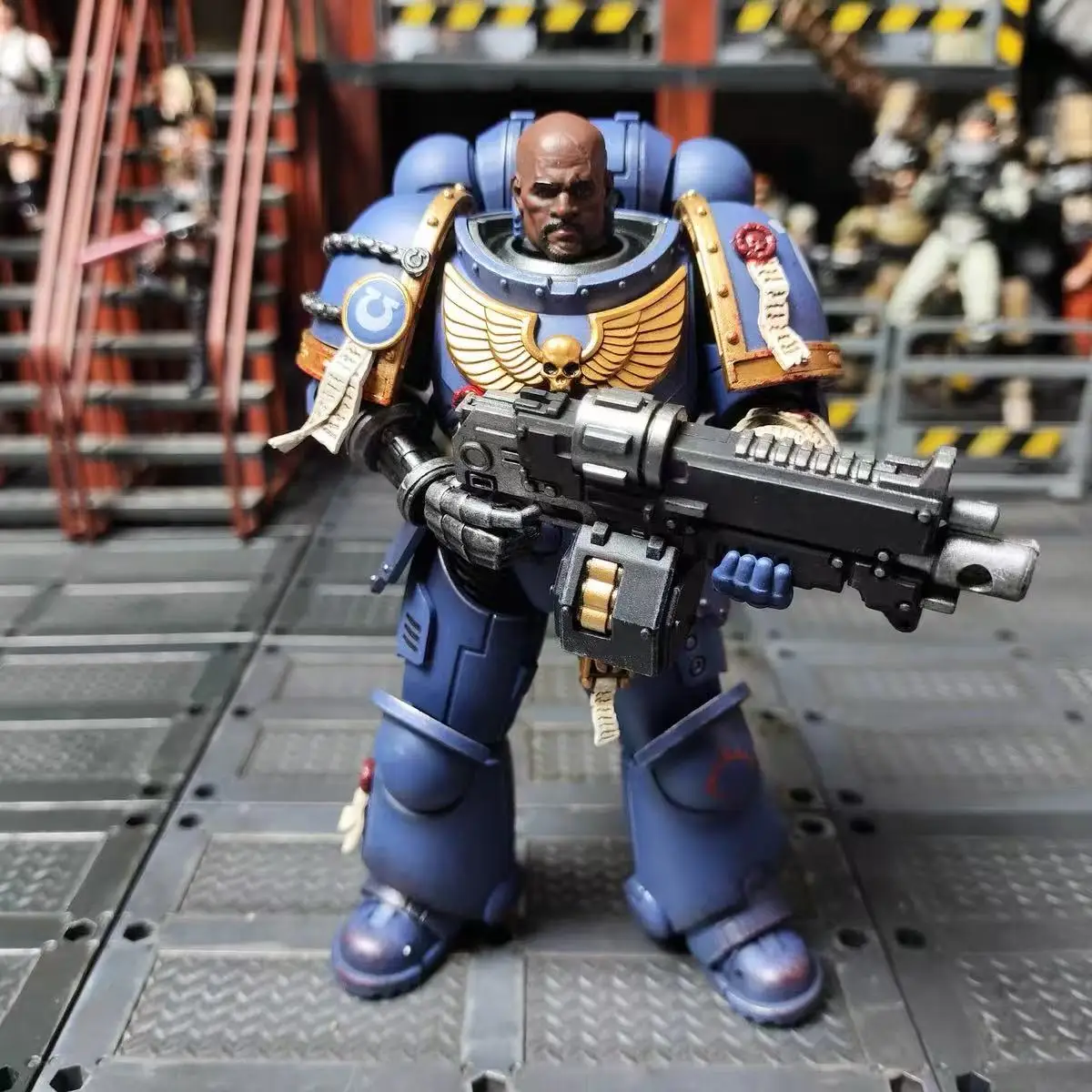 【JOYTOY】ألعاب مجسمة إصدار من Warhammer 40K Space Marine Ultramarines Lieutenant Titus Gadriel Chairon
