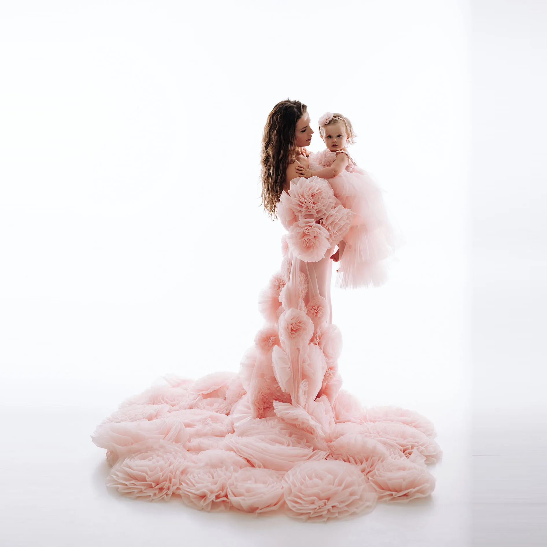 Pink Tulle Maxi Dress with 3D Ruffle Flowers, Sleeveless Off‑Shoulder Evening Gown, Summer Party Dress For Photo Shoot Chic Robe