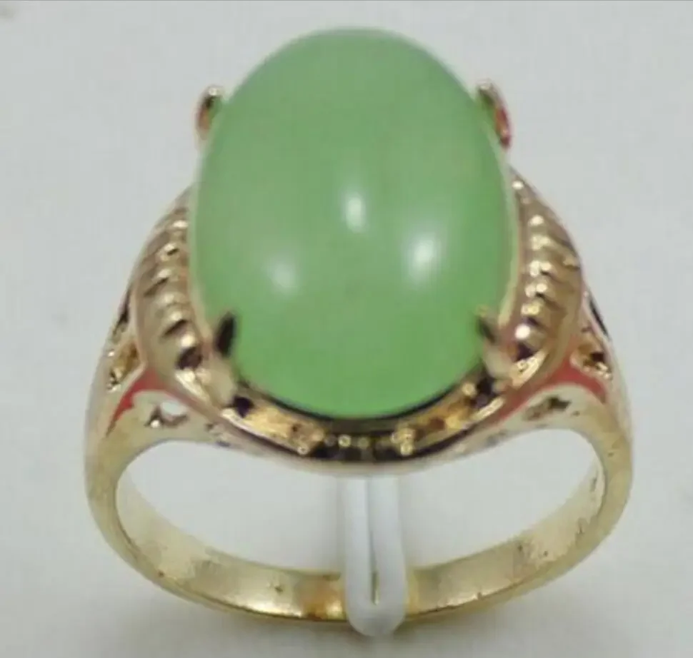 

Elliptical green jade 18K Ring Size:7.8.9
