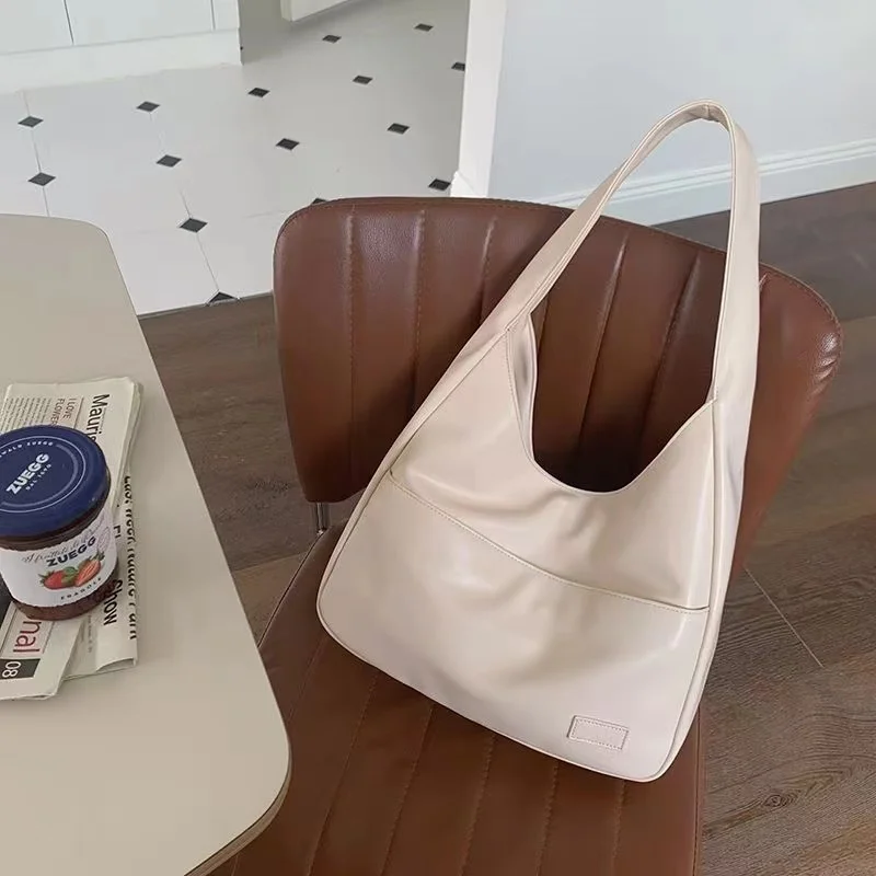 Große Tragetasche, neue schwarze Lederhandtasche, schlichte, lässige Damenhandtasche für den täglichen Gebrauch, modische und vielseitige Umhängetasche. – Detail 16