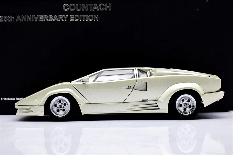 Autoart 1:18 Countach 25th Anniversary Alloy Fully Open Simulation Limited Edition Alloy Metal Static Car Model Toy Gift