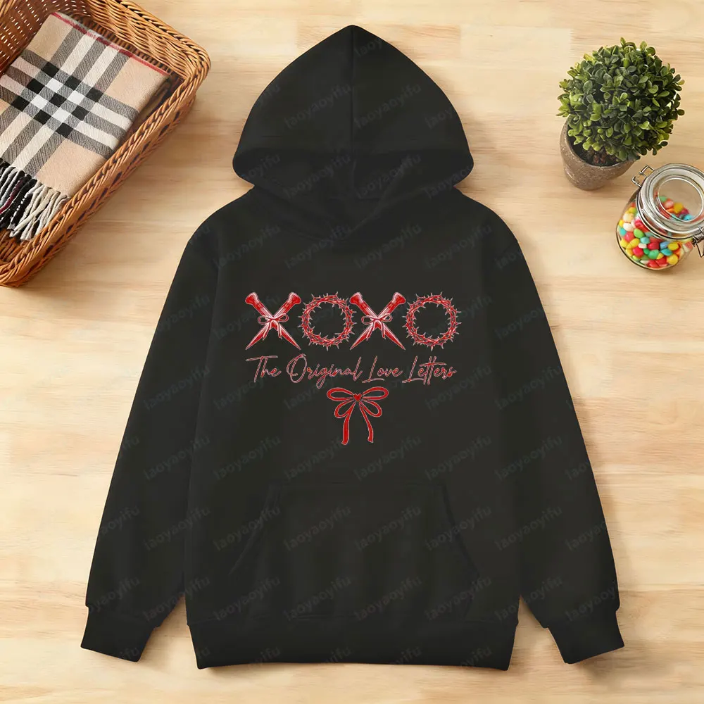 XOXO سويت شيرت بأحرف الحب الأصلية ملابس عيد الحب بفيونكة عيد الحب مطبوعة بقلنسوة كريستيان يسوع ملابس نسائية