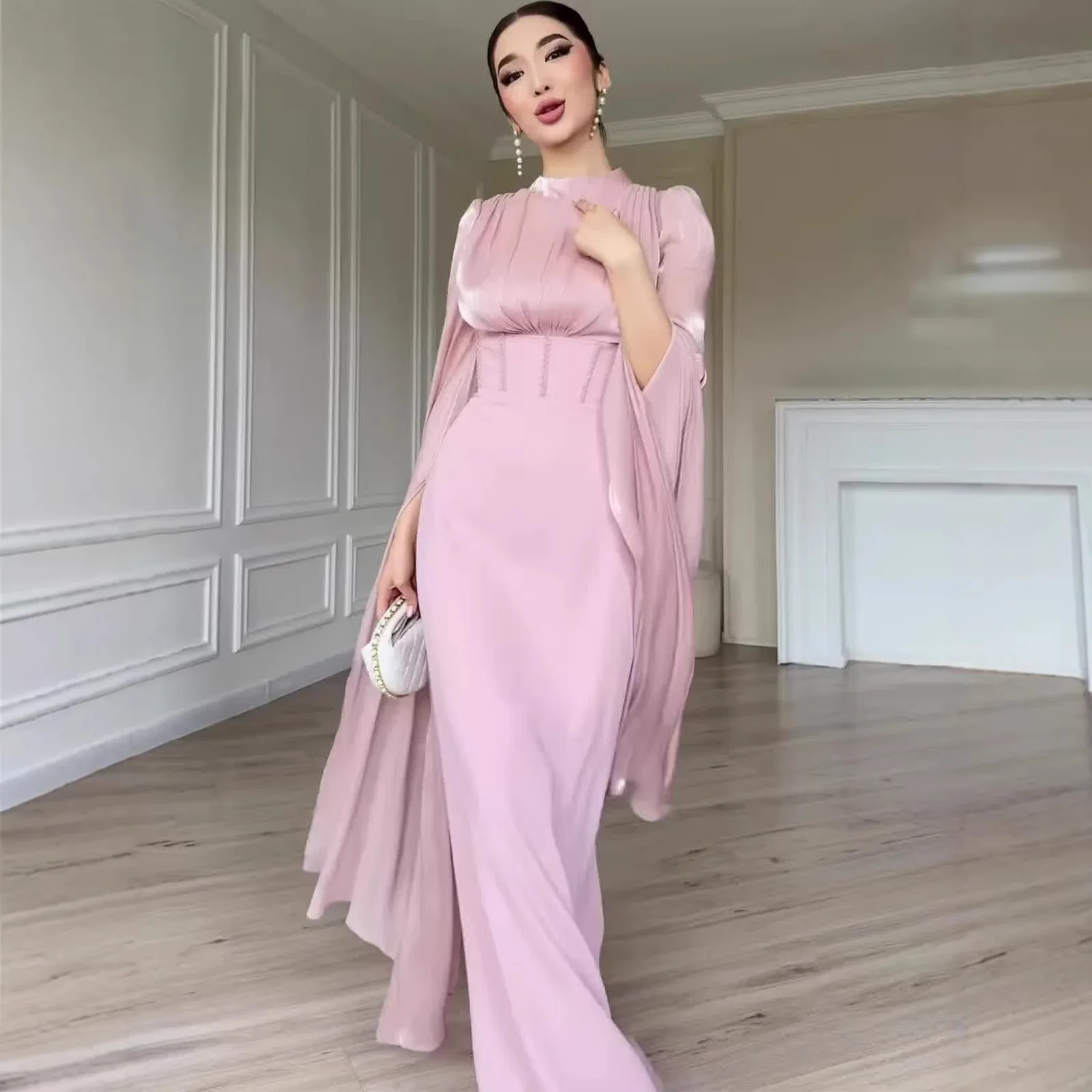 

Элегантное весеннее платье из шелковистой ткани, длинное, комфортное, красивое, новая модель 2025 года, с длинным рукавом, миди, вязаное, из хлопка и полиэстера, приталенное.