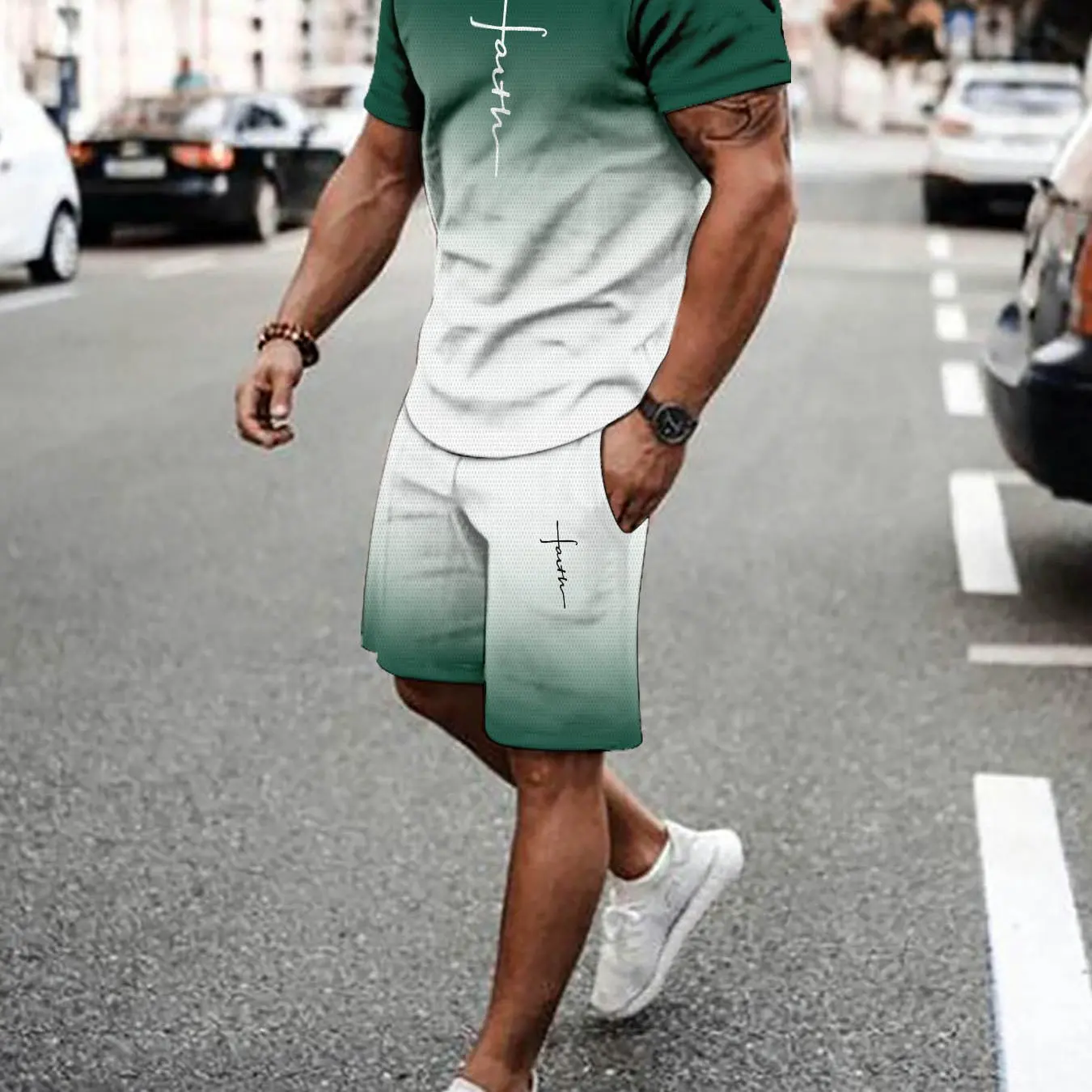 

2025 хит продаж, футболка с принтом и постепенным изменением букв, комплект с шортами, дышащий, удобный, быстросохнущий, повседневный модный мужской костюм