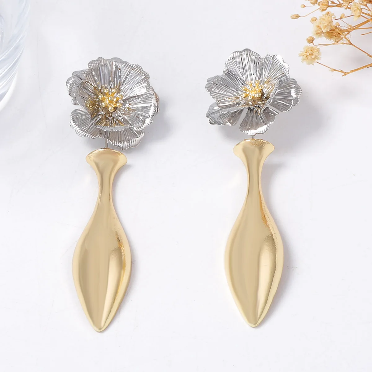 

New Exaggerated Contrast Flower Drop Earrings and Necklace For Women Creativity Design Jewelry Party Accessories