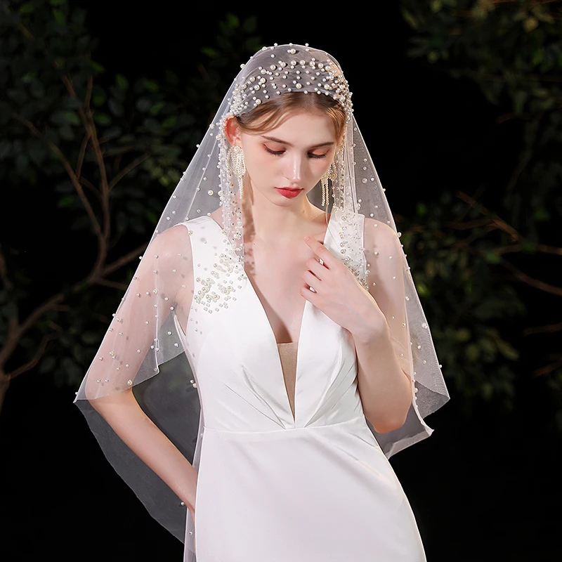 White elegant bridal veil, waist length veil suitable for women's weddings (excluding earrings)